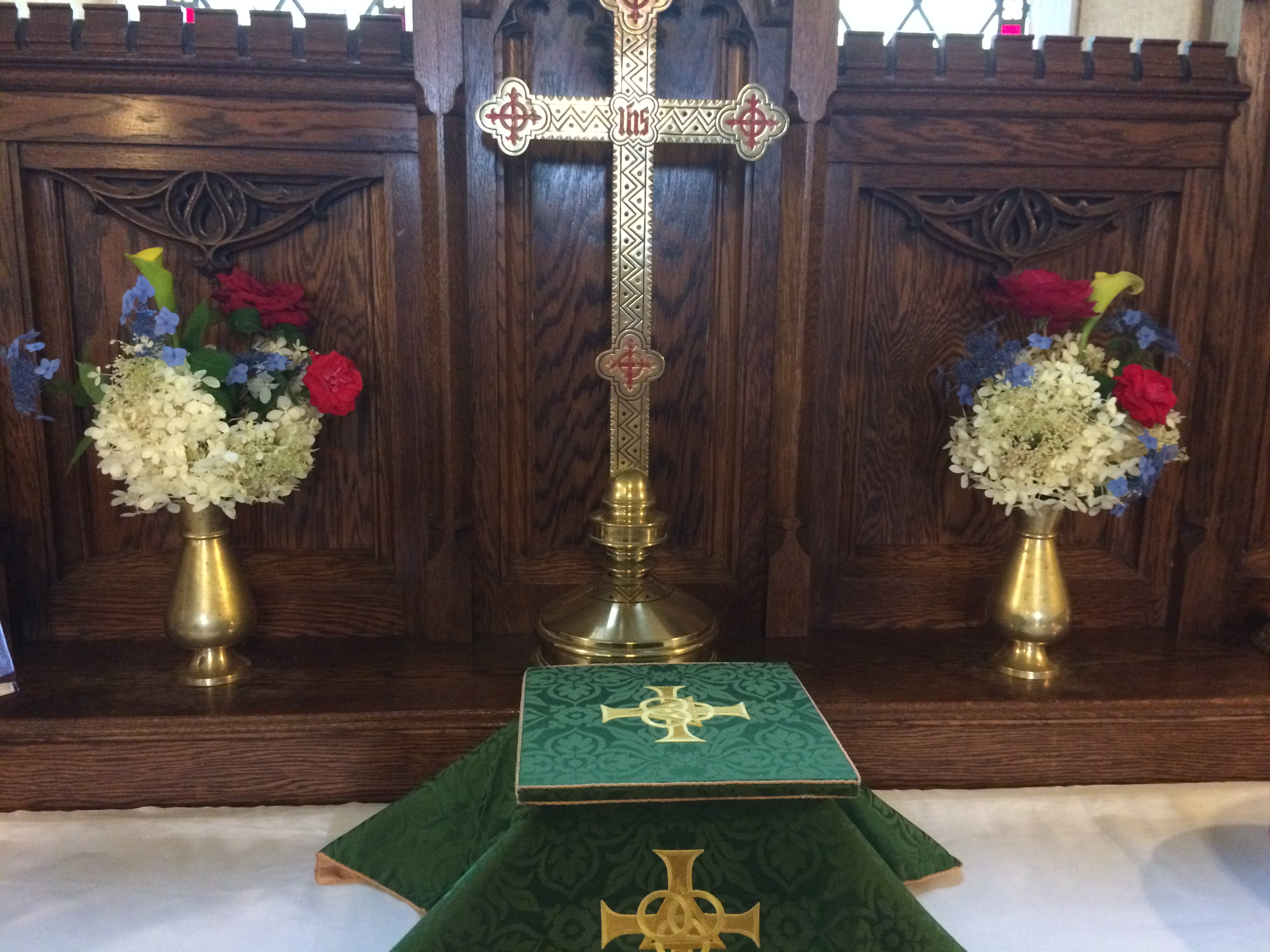 Sunday, August 7th at St. Luke's: Flowers on the Altar.